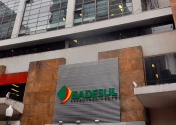 concurso-badesul-2026-abre-vagas-com-salarios-de-ate-r$-8,9-mil