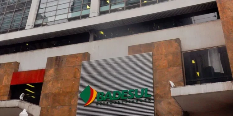 concurso-badesul-2026-abre-vagas-com-salarios-de-ate-r$-8,9-mil