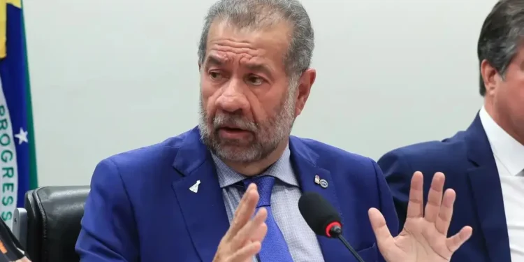 pressao-da-cpmi-do-inss-sobe-e-mira-carlos-lupi