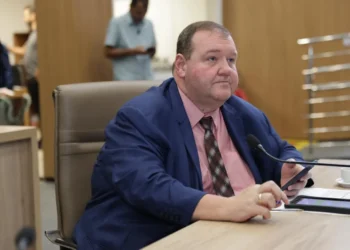 aparecida-de-goiania-amplia-prazo-de-contratos-temporarios-para-evitar-colapso-na-educacao