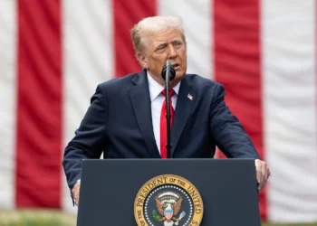 trump-diz-que-objetivo-e-destruir-programa-nuclear-do-ira