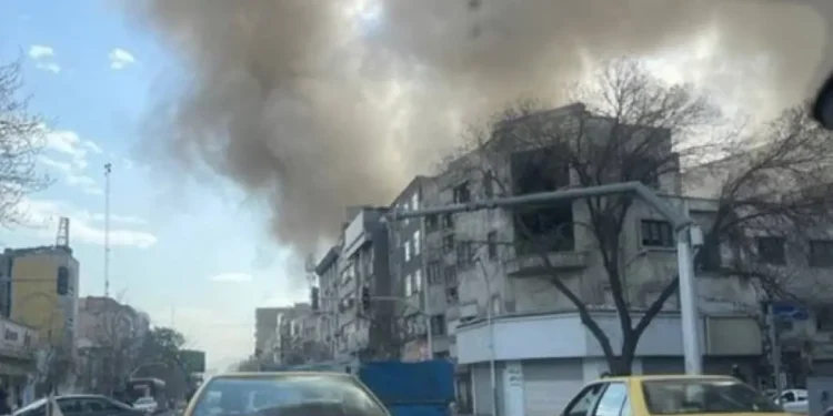 conflito-entre-eua,-israel-e-ira-deixa-555-mortos-e-se-espalha-pelo-oriente