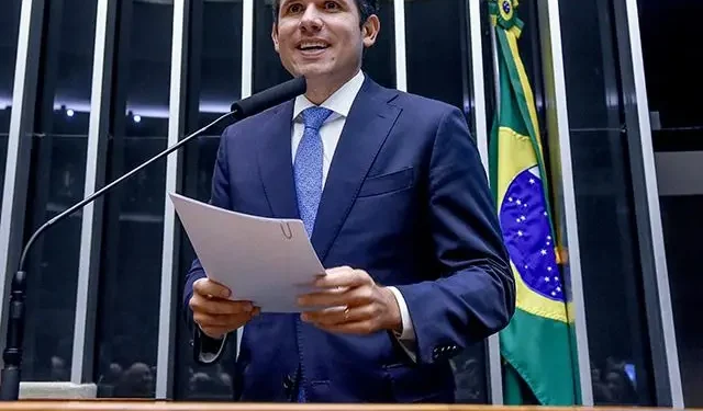 mensagens-revelam-encontros-de-vorcaro-com-hugo-motta