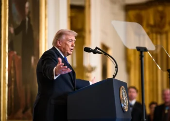 trump-exige-rendicao-do-ira-e-descarta-acordo-na-guerra