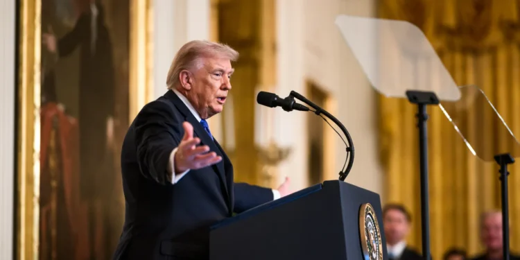 trump-exige-rendicao-do-ira-e-descarta-acordo-na-guerra