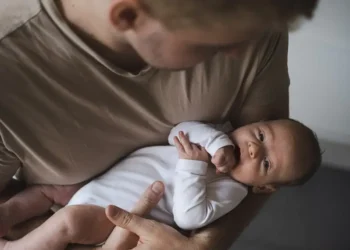 licenca-paternidade-pode-chegar-a-20-dias-e-projeto-avanca-no-congresso