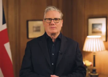 trump-e-starmer-conversam-apos-tensao-envolvendo-guerra-no-ira