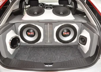 som-automotivo:-saiba-quando-e-preciso-regularizar-ou-nao