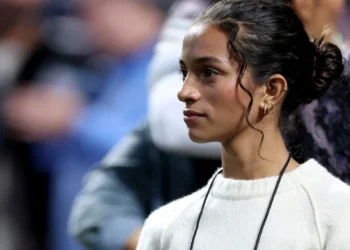 rayssa-leal-sofre-contusao-ossea-no-joelho-durante-mundial-de-skate-street