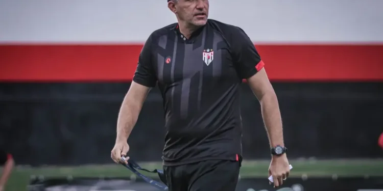 atletico-go-anuncia-eduardo-souza-como-novo-treinador