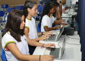 goias-atinge-quase-100%-das-escolas-publicas-com-acesso-a-internet