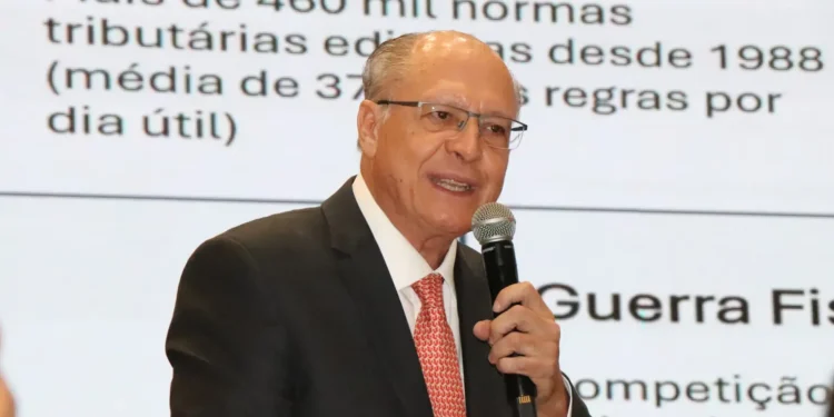 alckmin-diz-que-governo-trabalha-para-evitar-desabastecimento-e-alta-de-combustiveis