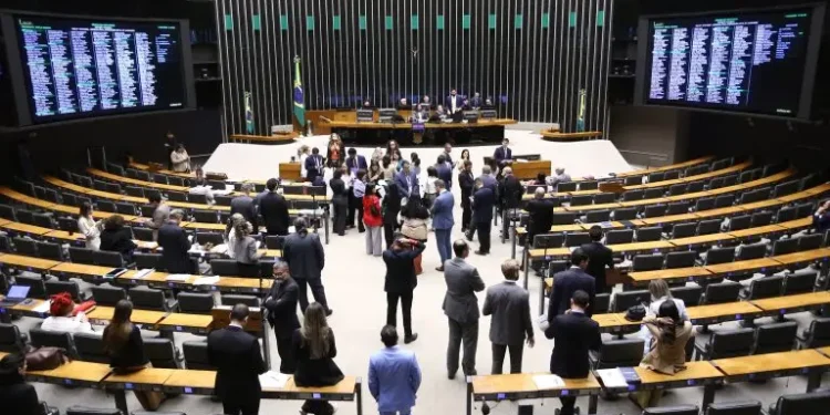 camara-aprova-uso-de-spray-de-pimenta-por-mulheres-para-legitima-defesa