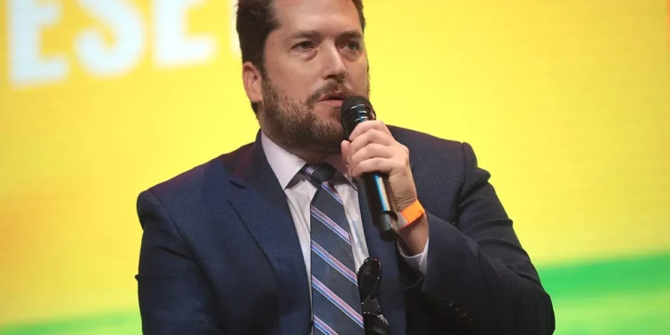 imprensa-global-destaca-veto-de-lula-a-visto-de-assessor-de-trump