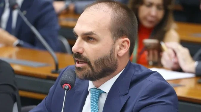 eduardo-bolsonaro-pode-ser-demitido-da-policia-federal