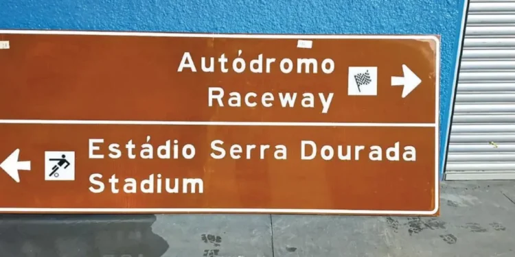 goiania-instala-placas-bilingues-para-orientar-publico-do-motogp