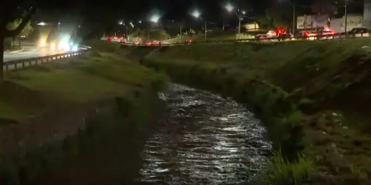 enxurrada-arrasta-mulher-na-marginal-botafogo-e-mobiliza-buscas-em-goiania