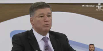 senador-pede-afastamento-de-moraes-e-eleva-crise-institucional