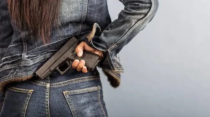 projeto-de-auxilio-para-compra-de-armas-por-mulheres-em-goiania-e-alvo-do-mpgo