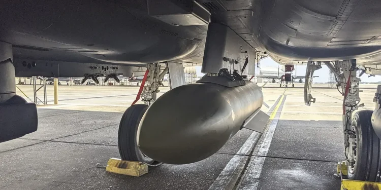 eua-utilizam-superbomba-“antibunker”-contra-o-ira-no-estreito-de-ormuz