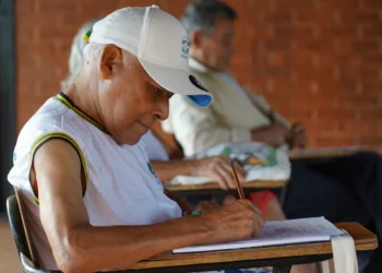 goias-reduz-analfabetismo-adulto-e-transforma-vidas-de-mais-de-10-mil-pessoas