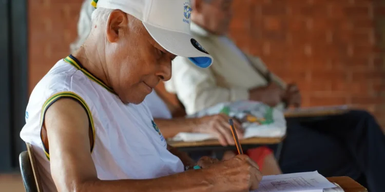 goias-reduz-analfabetismo-adulto-e-transforma-vidas-de-mais-de-10-mil-pessoas
