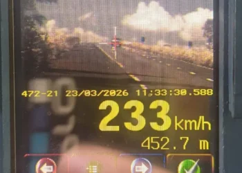carro-e-flagrado-a-233-km/h-na-br-060,-em-jatai,-no-sudoeste-de-goias