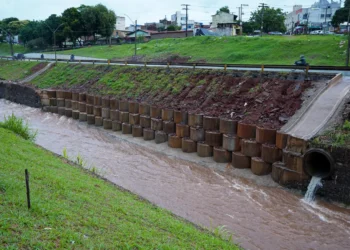 marginal-botafogo-volta-a-registrar-erosoes-e-expoe-problema-cronico