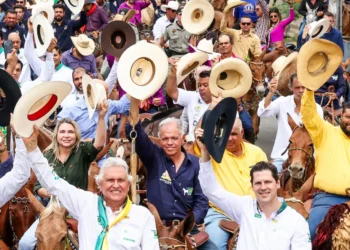 daniel-vilela-destaca-tradicao-no-desfile-do-encontro-de-comitivas-em-goiania