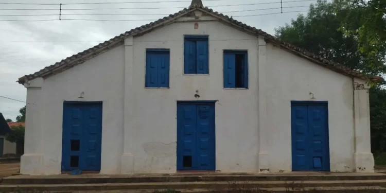 flores-de-goias-abre-selecao-com-145-vagas-e-salarios-de-ate-r$-3,7-mil