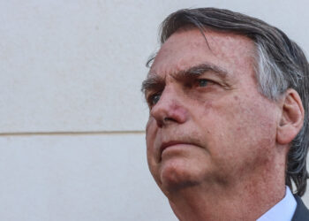 bolsonaro-deixa-hospital-e-comeca-a-cumprir-prisao-domiciliar-em-brasilia