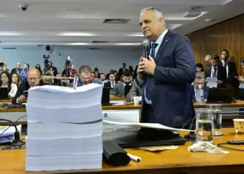 cpmi-do-inss-pede-indiciamento-de-lulinha,-senador-e-mais-212-pessoas