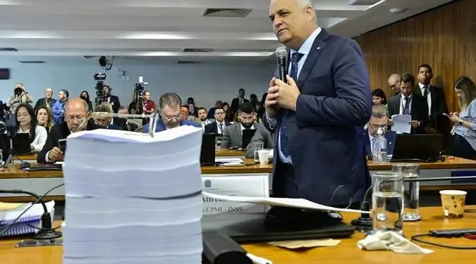 cpmi-do-inss-pede-indiciamento-de-lulinha,-senador-e-mais-212-pessoas