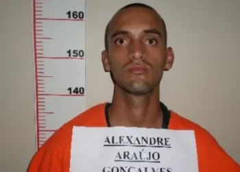 homem-suspeito-de-explodir-caixa-eletronico-e-morto-em-troca-de-tiros-na-go-040