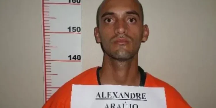 homem-suspeito-de-explodir-caixa-eletronico-e-morto-em-troca-de-tiros-na-go-040