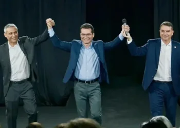 flavio-bolsonaro-confirma-gayer-e-varao-como-pre-candidatos-ao-senado-por-goias