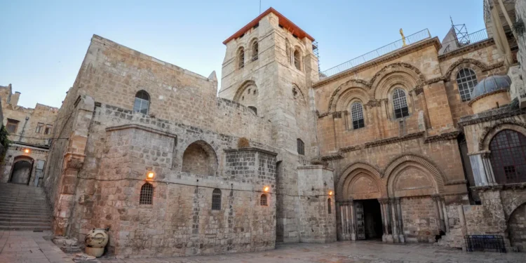 israel-barra-missa-de-ramos-no-santo-sepulcro-“apos-seculos”