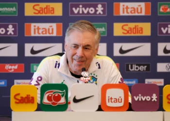 pressionada,-italia-ganha-torcida-de-ancelotti