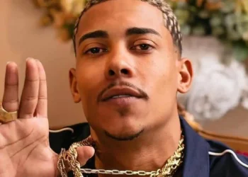 mc-poze-tem-casa-invadida,-e-agredido-e-perde-bens-milionarios-em-assalto