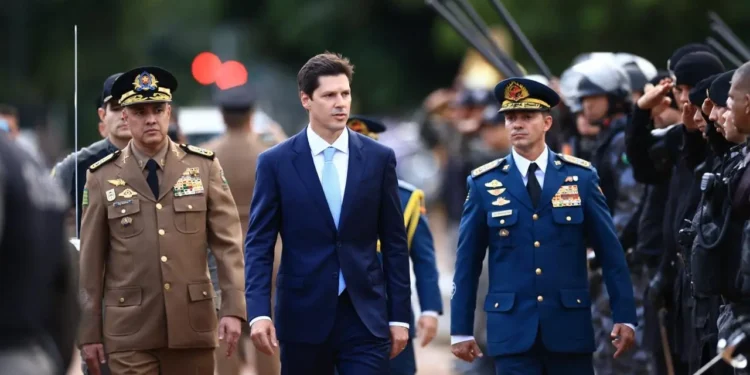 daniel-vilela-assume-o-governo-e-entra-na-disputa-com-a-maquina-na-mao