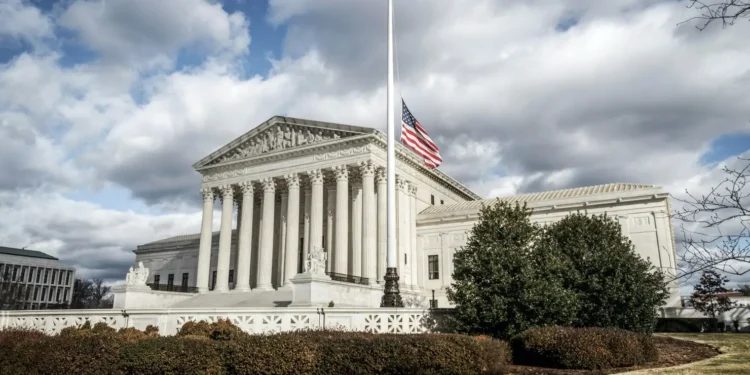 suprema-corte-dos-eua-julga-se-trump-pode-negar-cidadania-por-nascimento