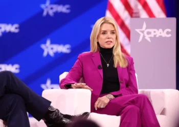 trump-demite-pam-bondi-apos-criticas-na-conducao-do-caso-epstein
