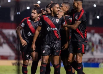 atletico-go-sofre-virada-do-nautico-e-segue-sem-pontuar-na-serie-b