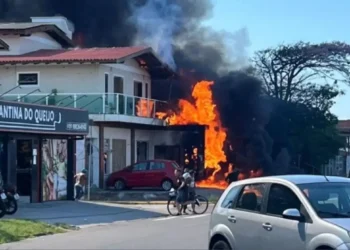 aviao-cai-sobre-restaurante-no-litoral-do-rs-e-deixa-quatro-mortos;-veja-o-video