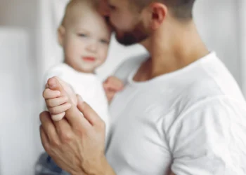 lei-amplia-licenca-paternidade-para-20-dias-e-cria-salario-paternidade