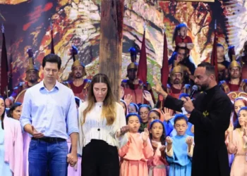 governador-participa-de-tradicional-encenacao-da-paixao-de-cristo-na-vila-itatiaia