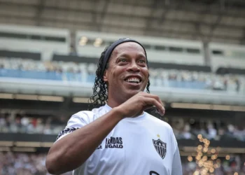 suspeita-de-falsificar-documentos-de-ronaldinho-e-presa