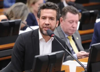 defesa-de-bolsonaro-protocola-queixa-crime-contra-janones-no-stf