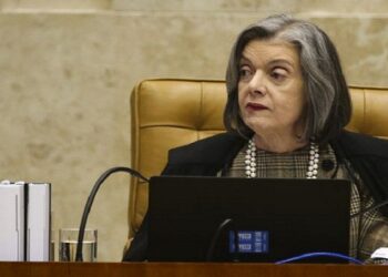 carmen-lucia-antecipa-saida-do-comando-do-tse-e-marca-eleicao-para-nova-presidencia