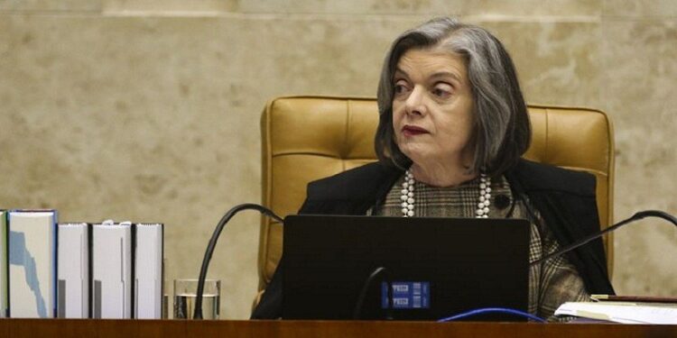 carmen-lucia-antecipa-saida-do-comando-do-tse-e-marca-eleicao-para-nova-presidencia